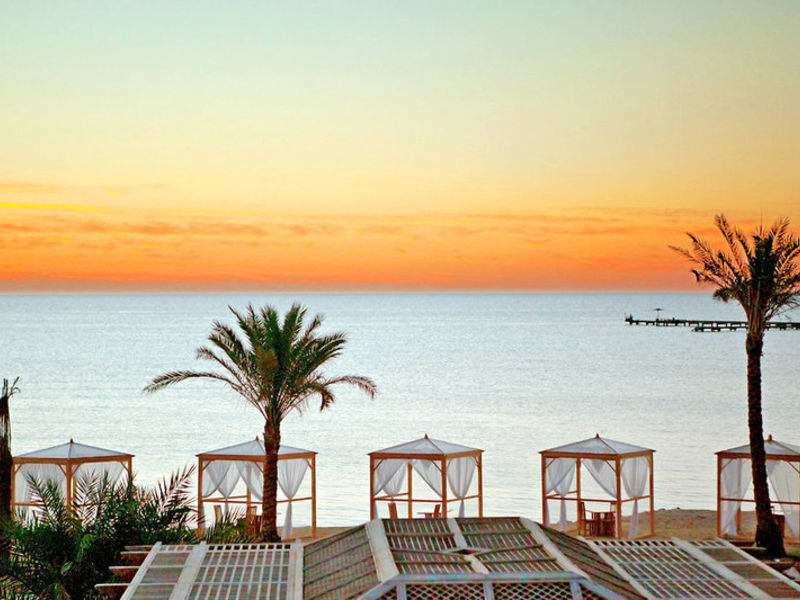 The Breakers Dive. & Surf. Lodge