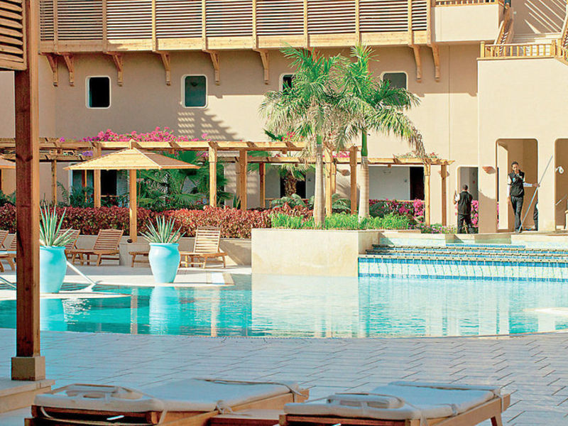 The Breakers Dive. & Surf. Lodge