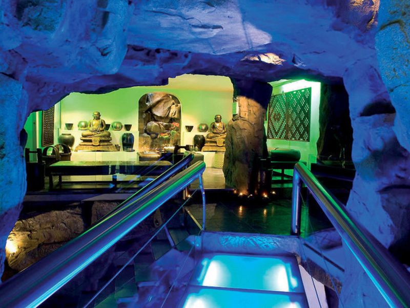 The Twelve Apostles Hotel & Spa