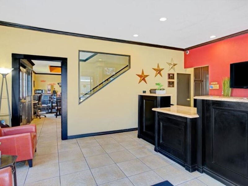 Travelodge By Wyndham Lax South