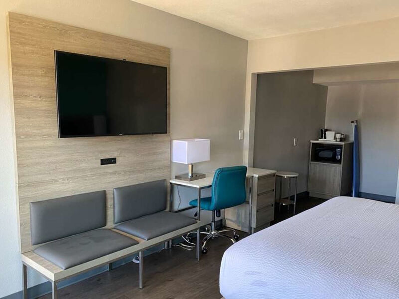 Travelodge By Wyndham Lax South