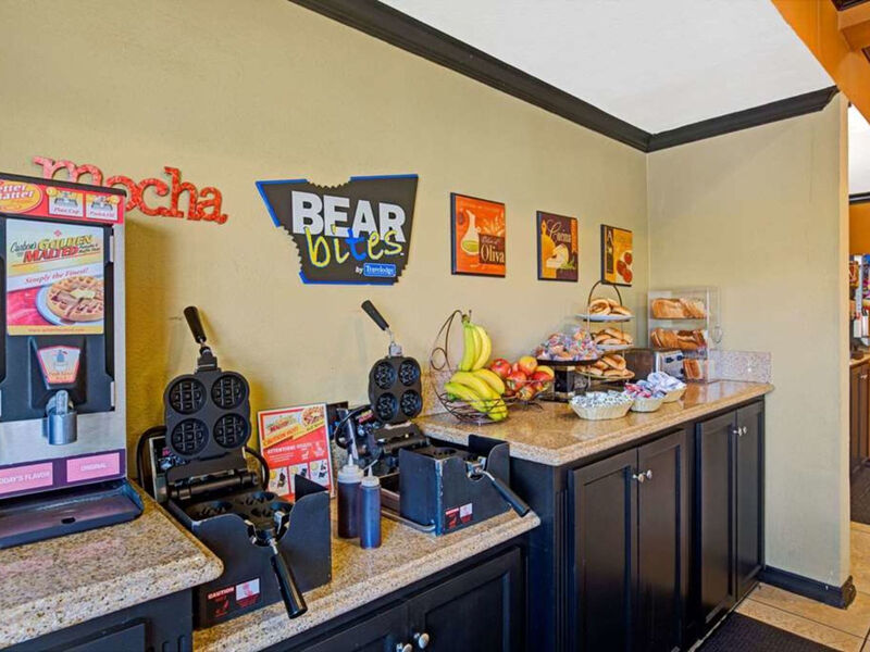 Travelodge By Wyndham Lax South