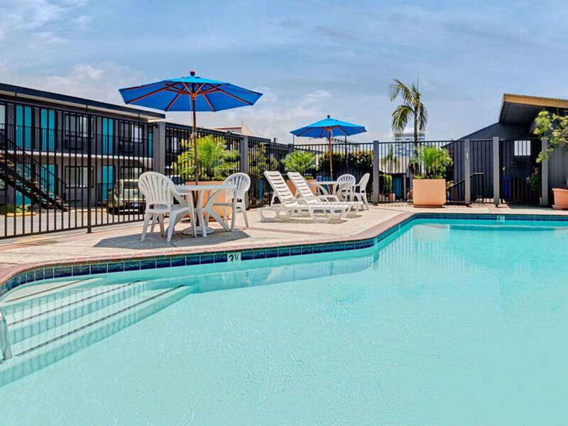 Travelodge By Wyndham Lax South