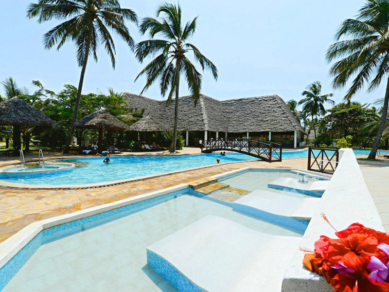 Uroa Bay Beach Resort