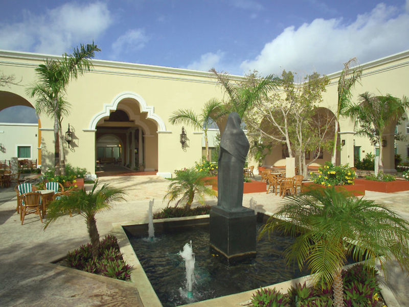 Valentin Imperial Maya