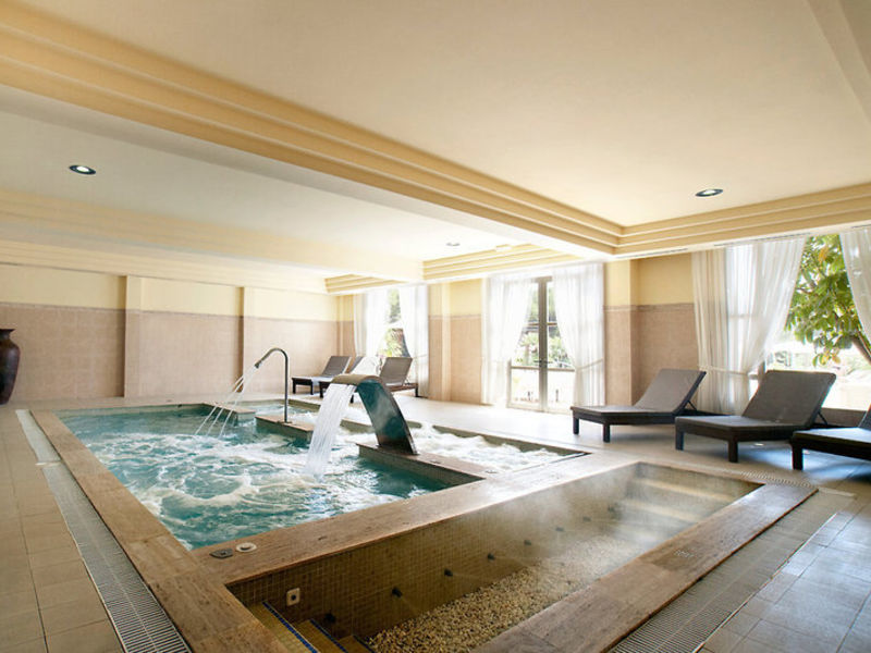 Vanity Hotel Suite