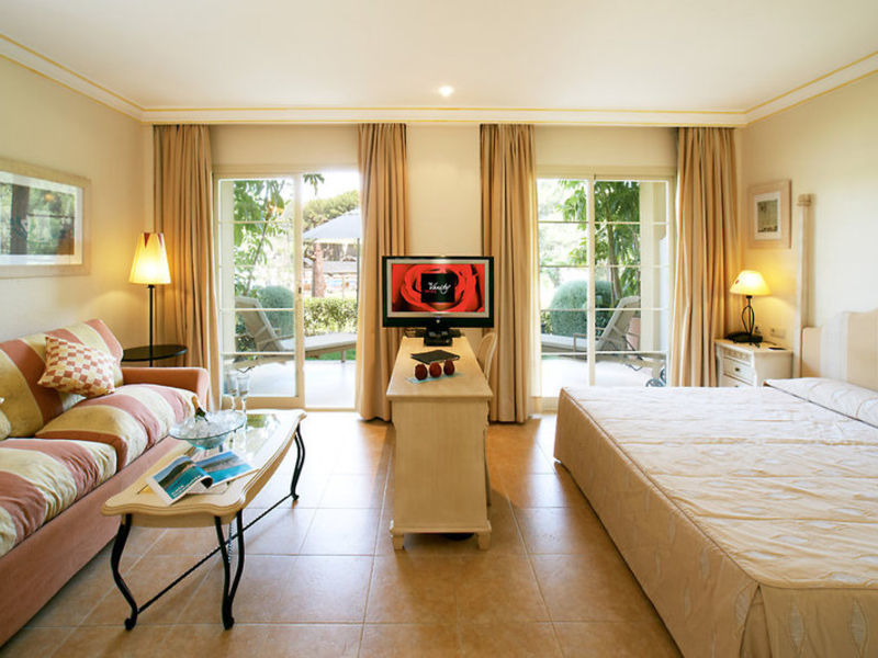 Vanity Hotel Suite