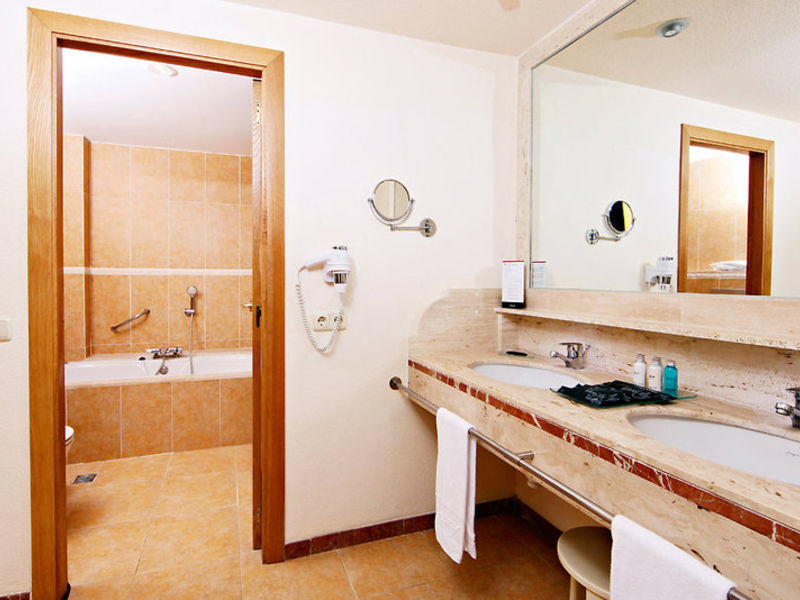 Vanity Hotel Suite