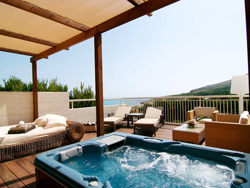 Vanity Hotel Suite