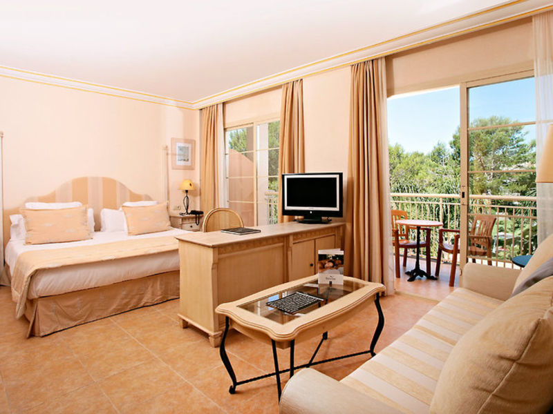 Vanity Hotel Suite