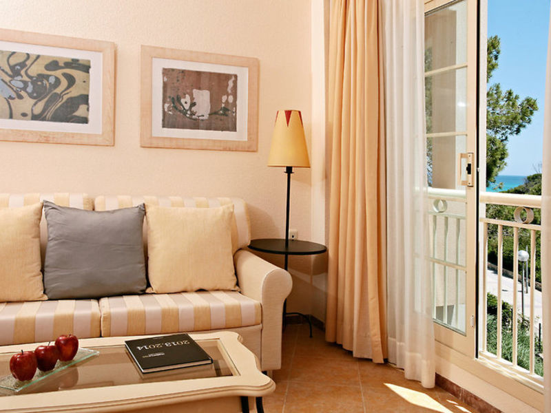 Vanity Hotel Suite
