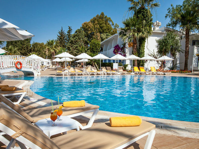 Vera Miramar Resort