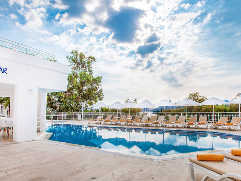 Vera Miramar Resort