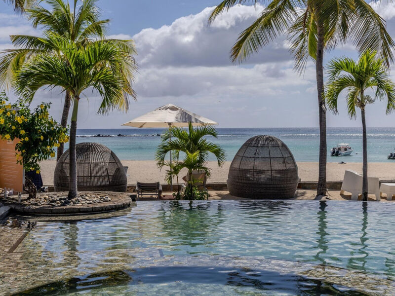 Villas Caroline Beach Hotel