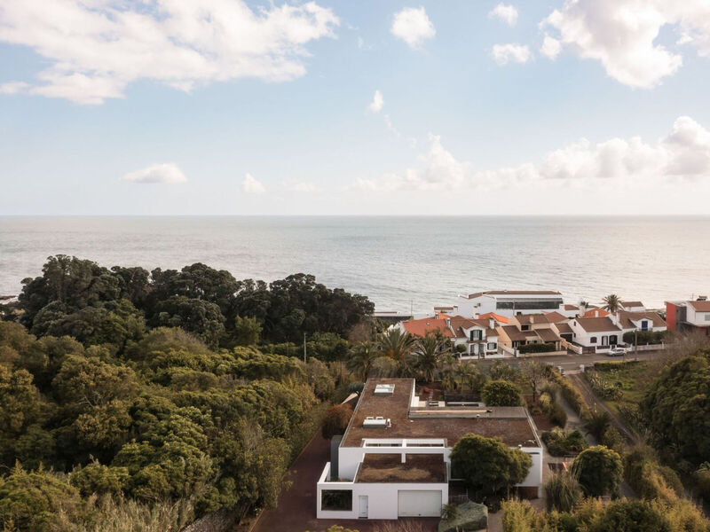 White Exclusive Suites & Villas