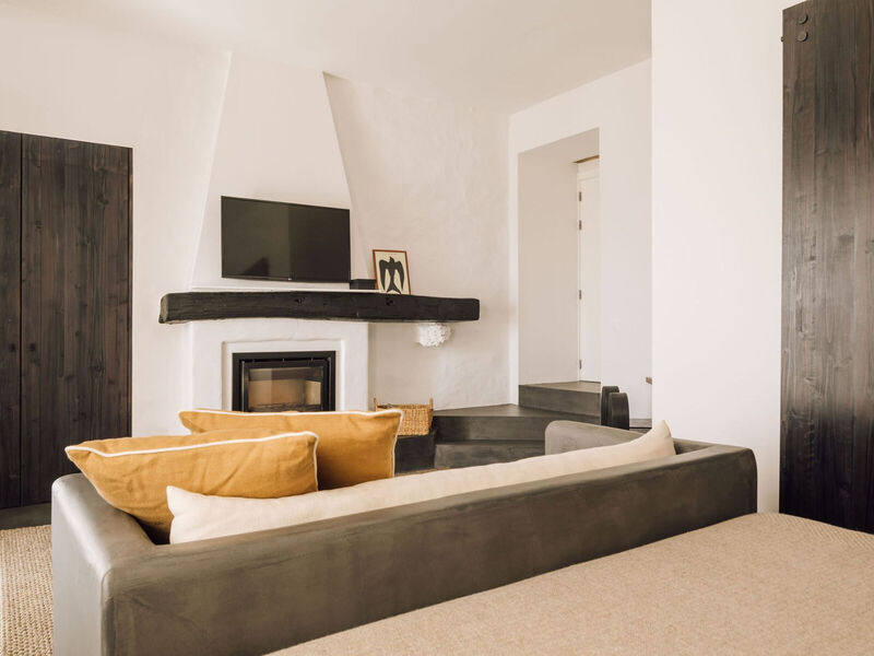 White Exclusive Suites & Villas