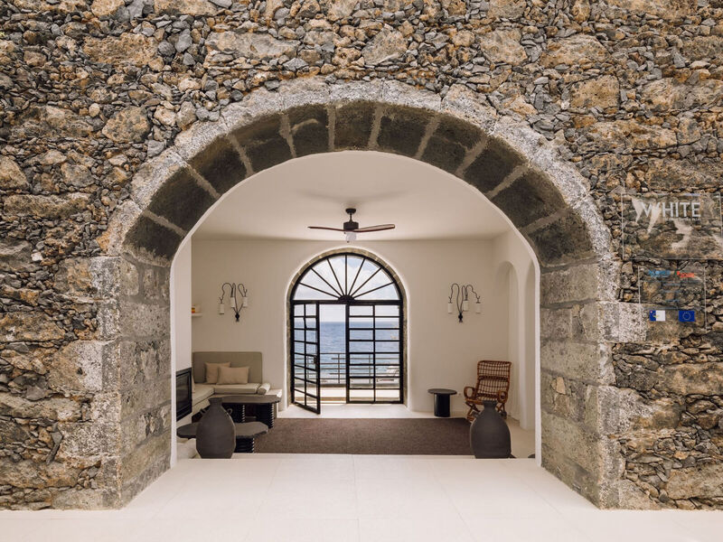 White Exclusive Suites & Villas