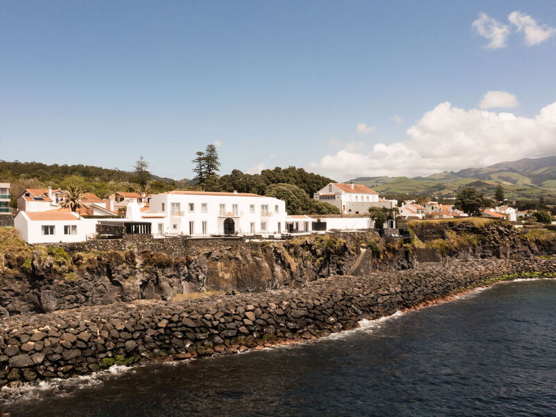 White Exclusive Suites & Villas