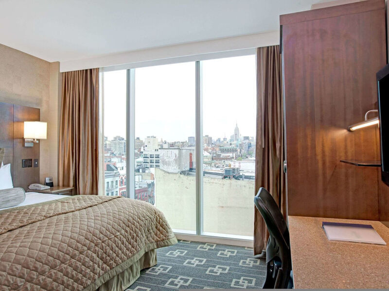 Wyndham Garden Chinatown / Soho