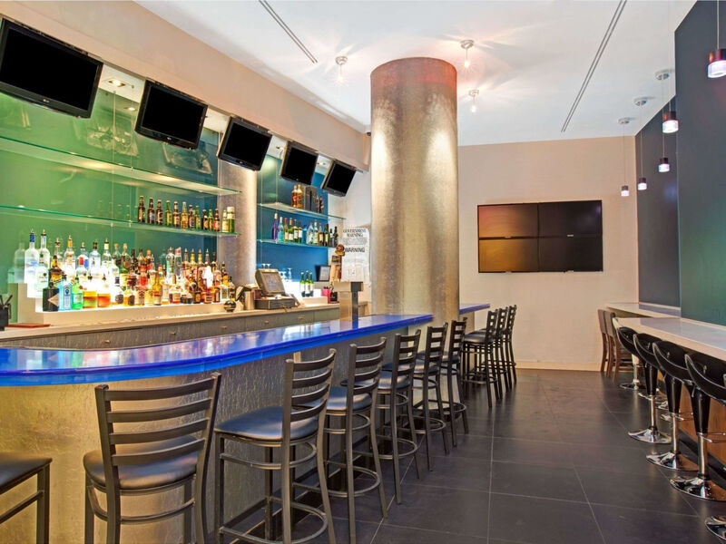 Wyndham Garden Chinatown / Soho