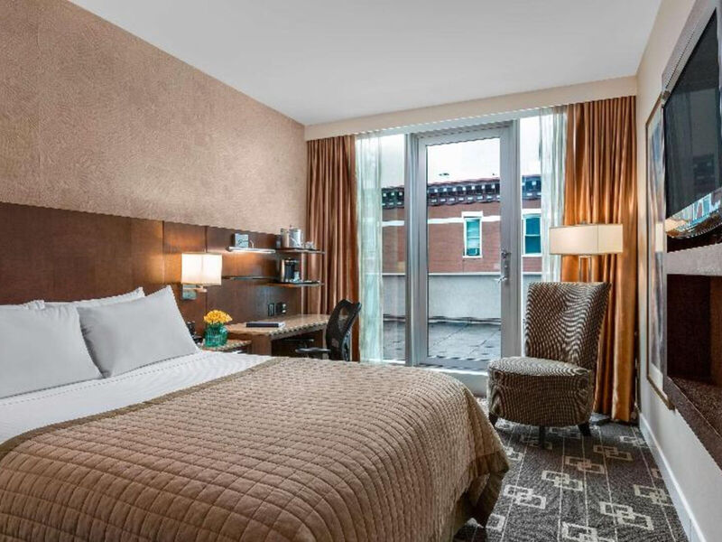 Wyndham Garden Chinatown / Soho