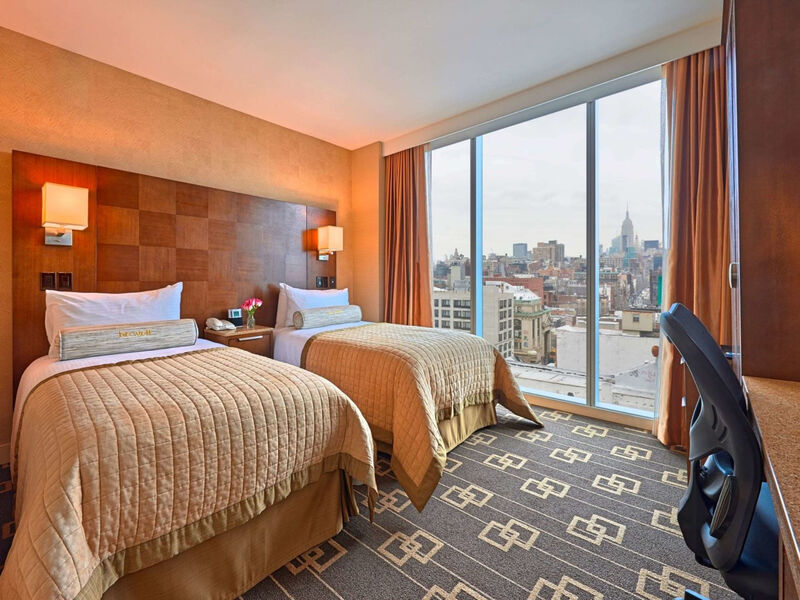 Wyndham Garden Chinatown / Soho