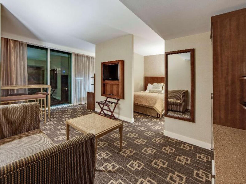 Wyndham Garden Chinatown / Soho