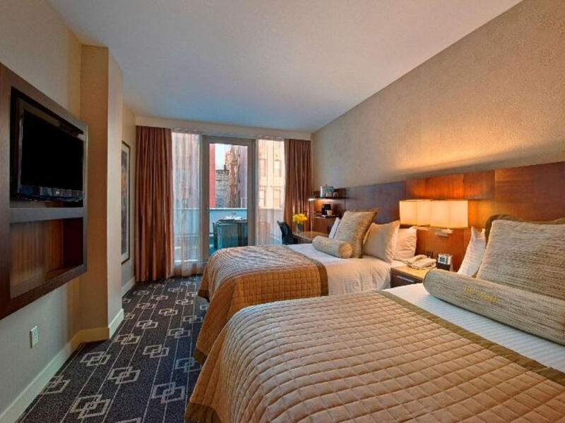 Wyndham Garden Chinatown / Soho