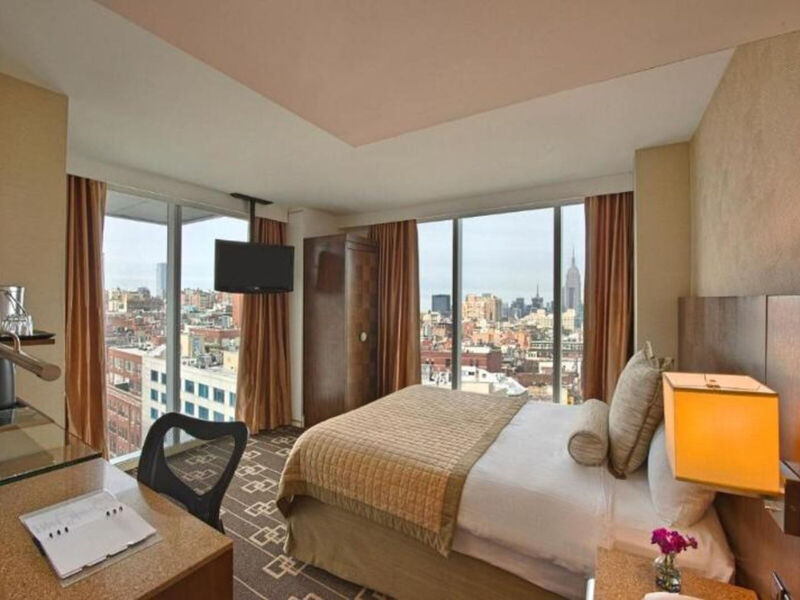 Wyndham Garden Chinatown / Soho