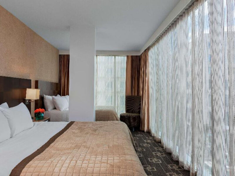 Wyndham Garden Chinatown / Soho