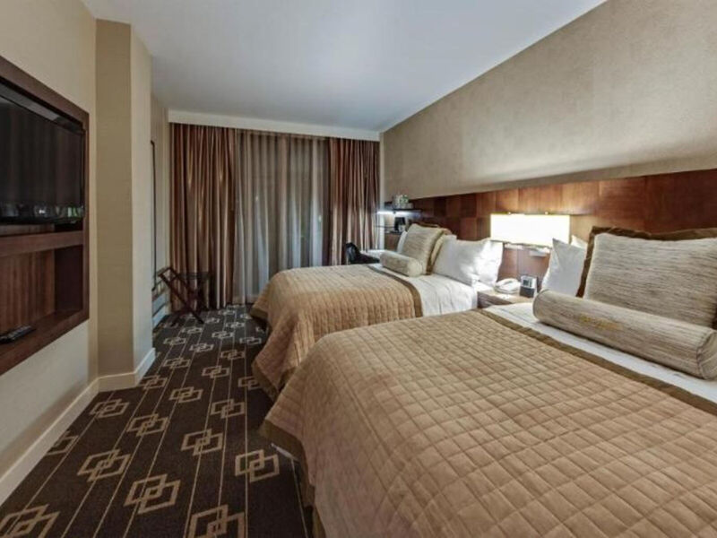 Wyndham Garden Chinatown / Soho