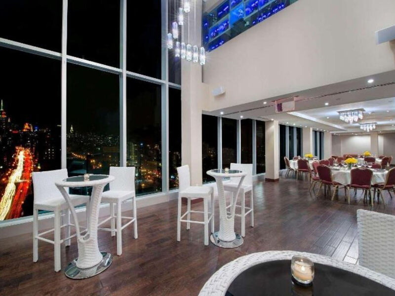 Wyndham Garden Chinatown / Soho