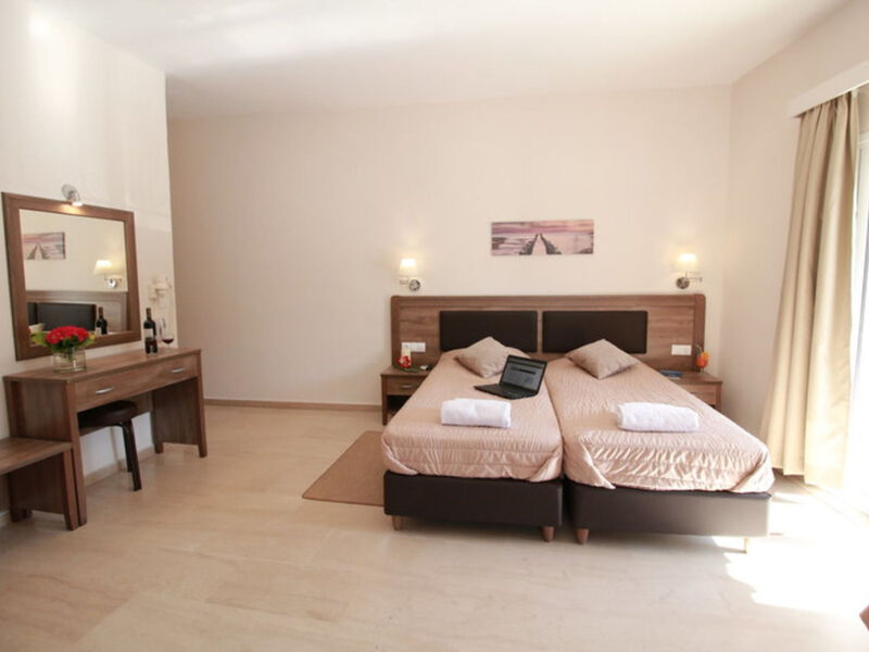 Yannis Hotel Ipsos
