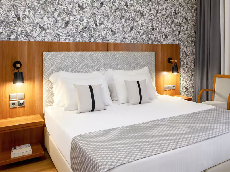 Zeus Essence Ramada Athens