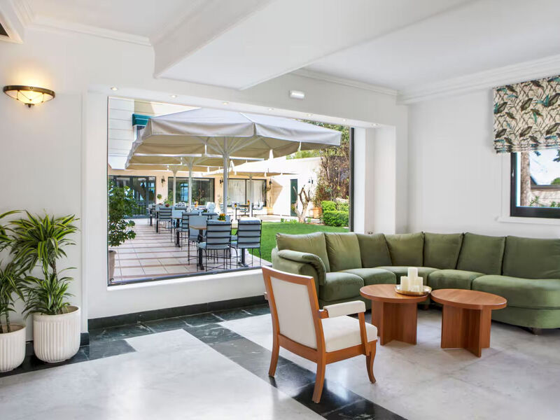 Zeus Essence Ramada Athens